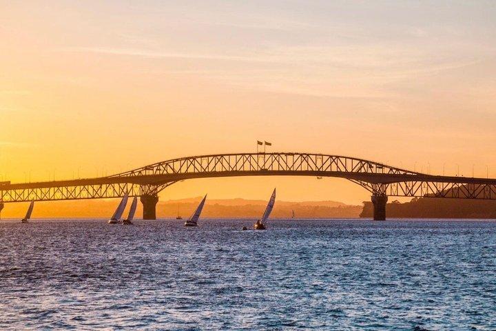Hoteller i nærheden af Auckland Sunset Harbour Cruise