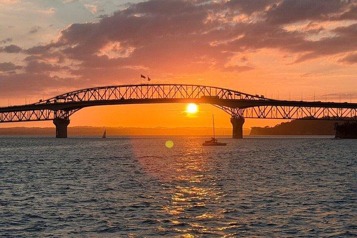 Hoteller i nærheden af Auckland Sunset Harbour Cruise