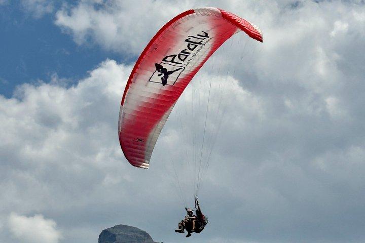 Voo de parapente em tandem com o campeão mundial e sua equipe, Vale de Stubai