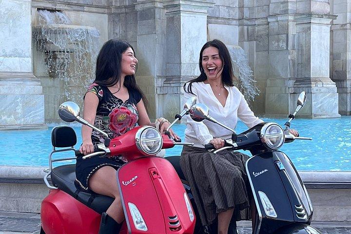 Roma Vespa Tour La Dolce Vita Experience and Photo Shoot
