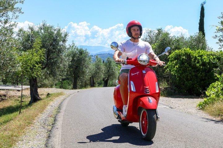 Chianti and Tuscany Hills Vespa Tour with Lunch and Wine Tasting