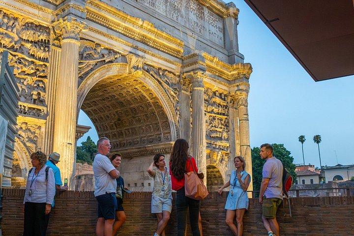 ローマのフォーラムとミケランジェロの夕暮れ小グループツアー