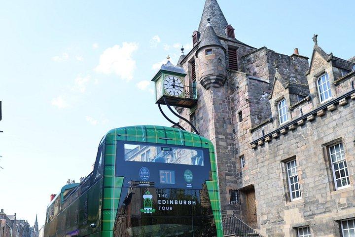 エディンバラ・ホップオン・ホップオフ市内ツアー（ライブガイド付き）
