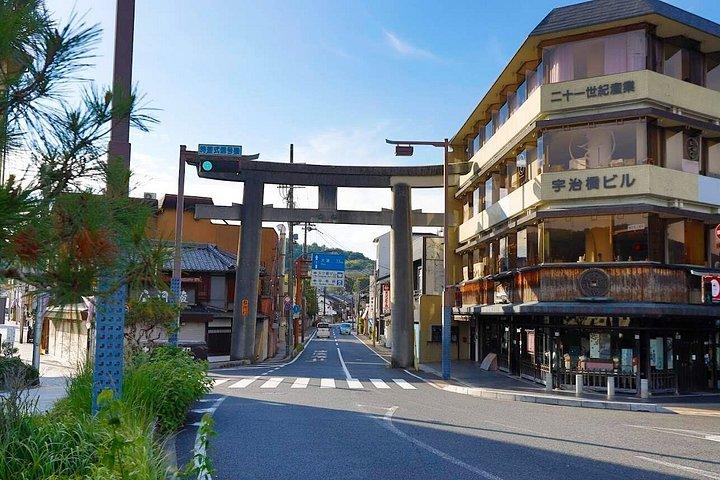 お寺と抹茶体験で京都と宇治の世界遺産