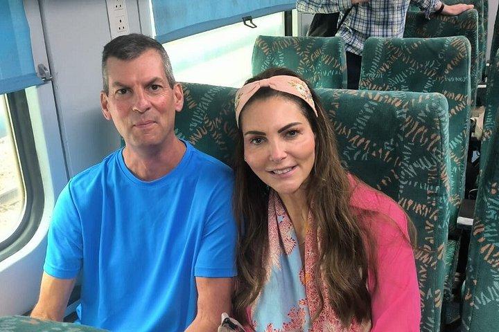 ガティマーン急行列車で行くプライベートアグラ・タージ・マハル2日間ツアー