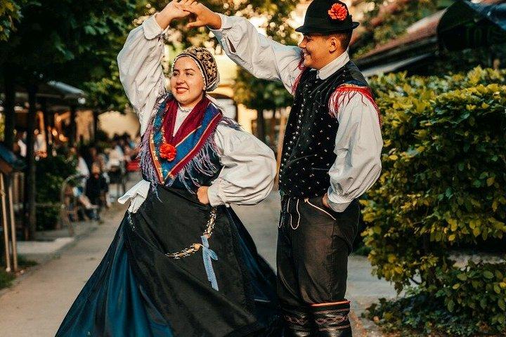 Erleben Sie ein authentisches slowenisches Dinner & Folk Show