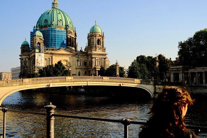 ベルリン : 7つの本格的な地元の味が楽しめるミッテ地区フードツアー