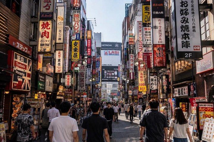 東京：新宿と渋谷のウォーキングツアー（食事付き）