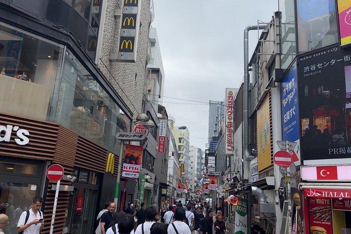 東京：新宿と渋谷のウォーキングツアー（食事付き）
