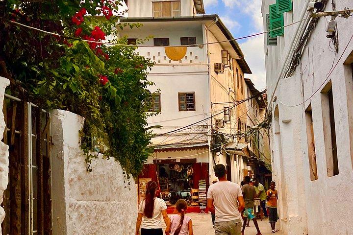 Unique Guided Tour in Stone Town through walking.