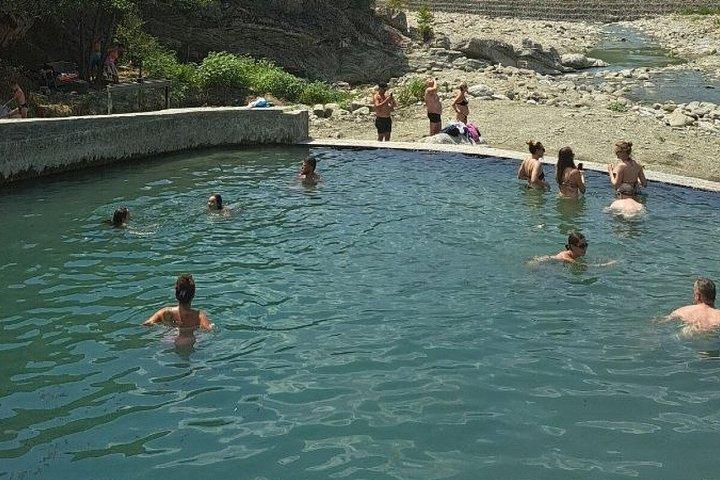 サランダ・クサミル発ベンヤ温泉とランガリカ・キャニオンツアー