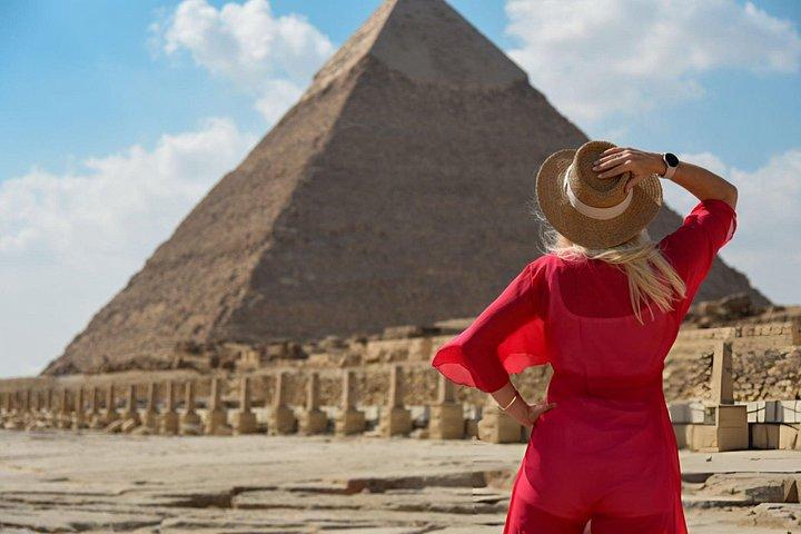 Full Cairo Trip from Hurghada: Pyramids, Sphinx, Museum & Lunch