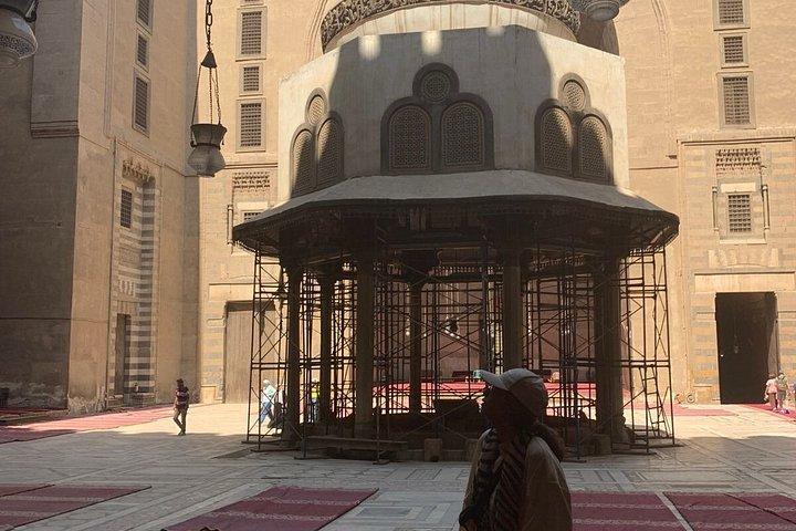 イスラム モスク、カイロ城塞、コプト派カイロへの半日ツアー