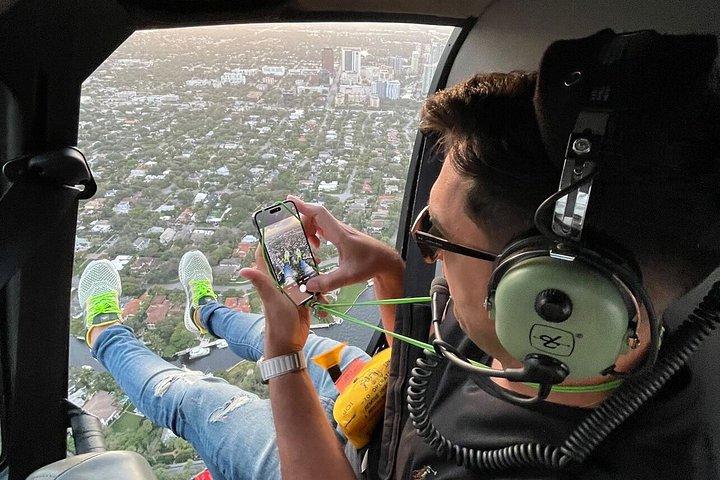 フォートローダーデール市内とビーチ上空ヘリコプターツアー