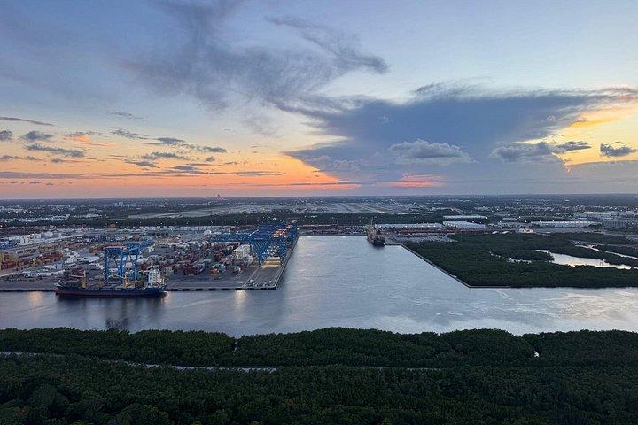 フォートローダーデール市内とビーチ上空ヘリコプターツアー