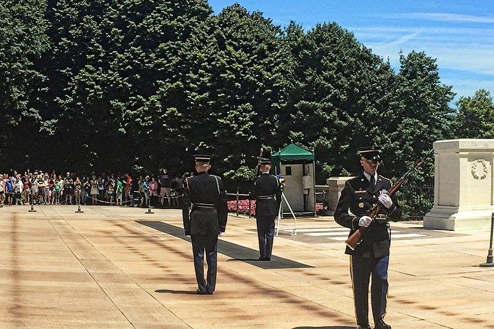 ワシントン D.C. での 3 時間の小グループ メモリアル ツアー