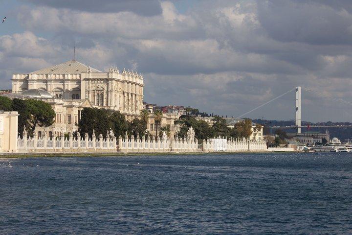 Private Dolmabahce Palace, Bosphorus Cruise & Spice Bazaar Tour