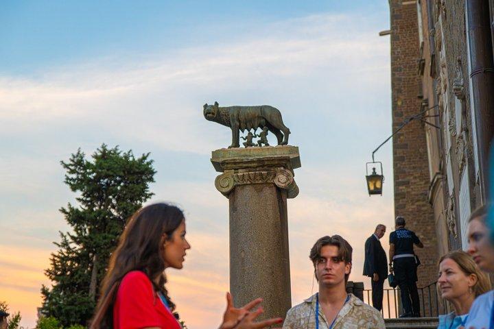 Tour a piedi per piccoli gruppi dei Fori Romani di notte