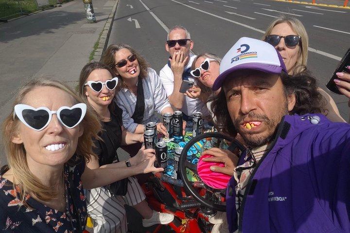 ビール バイク & パーティー バイク ハイライト ピックアップを含むベルリン シティ ツアー
