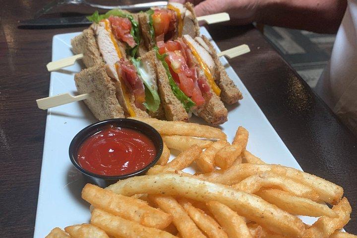 ナイアガラのワインカントリーを巡るランチ＆ワインツアー3コース