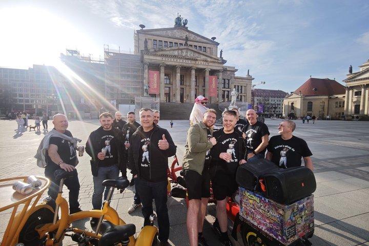 Party- och ölcykel privat sightseeingtur Berlin med upphämtning