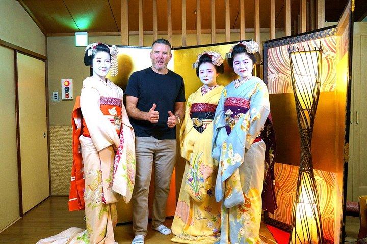 東京:新宿で芸者ミート、パフォーマンス、ゲーム&ピクチャー