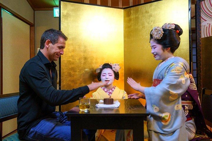 東京:新宿で芸者ミート、パフォーマンス、ゲーム&ピクチャー