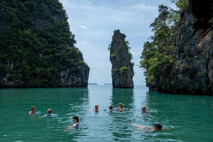 プーケット発パンガー湾プライベートスピードボート全日チャーター