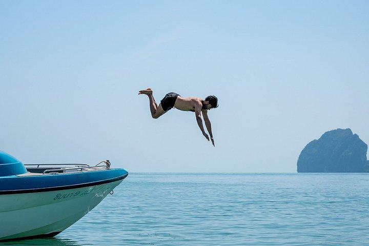 プーケット発パンガー湾プライベートスピードボート全日チャーター
