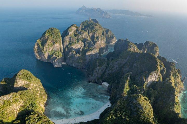 Crucero por la isla de Phuket a las islas Phi Phi con visita a la bahía Maya