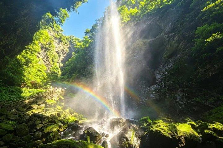 Chongqing’s Three Natural Bridges and Longshuixia Ground Fissure