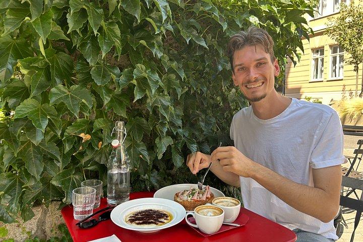 旧市街の歴史を巡るブラチスラヴァ・ブランチ・フードツアー