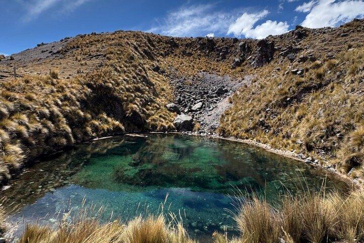 7つのオーサンゲート湖 伝統的なランチで7つの湖へハイキング