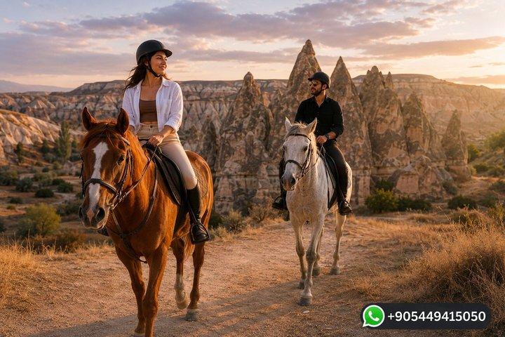 Tour a cavallo della Cappadocia – Valli, Alba, Tramonto&Foto