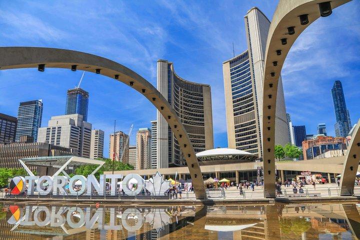 Toronto Walking Tour with Audioguide on your Smartphone