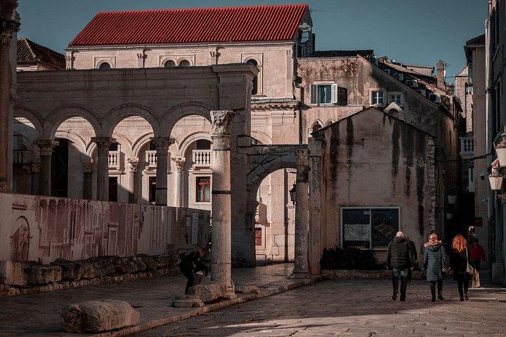Split Scavenger Hunt & Highlights Self-Guided Walking Tour