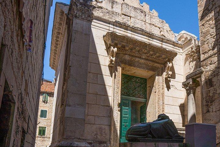 Split Scavenger Hunt & Highlights Self-Guided Walking Tour