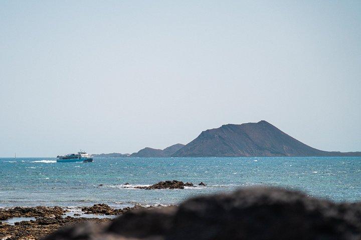 ランサローテ島からフエルテベントゥラ島への日帰り旅行