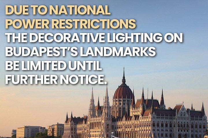 Budapest: Evening Danube Sightseeing Cruise with Folk Show