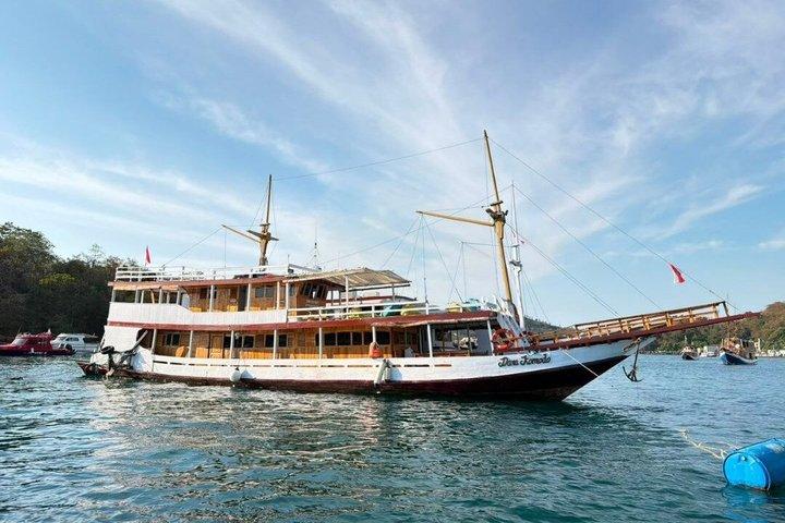 Explorer Komodo Open Trip 2 Jours 1 Nuit