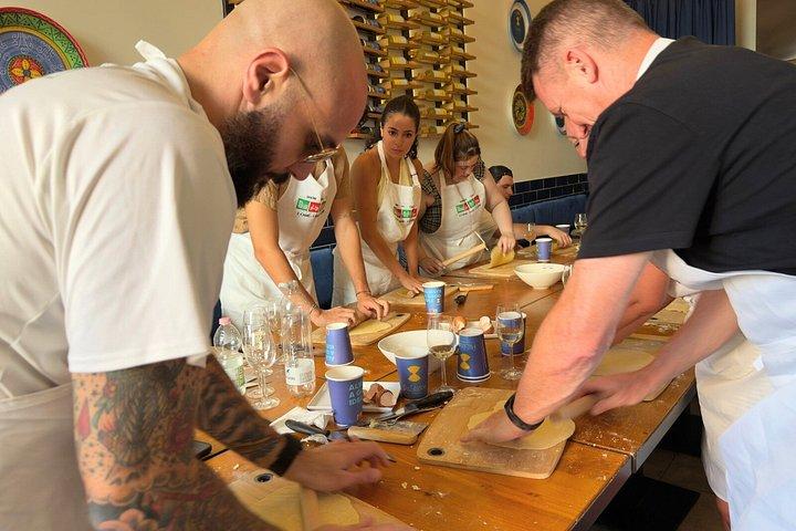 ローマでプロセッコとパスタとティラミスの料理教室