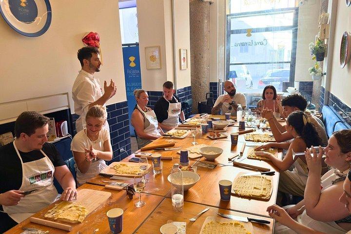 ローマでプロセッコとパスタとティラミスの料理教室