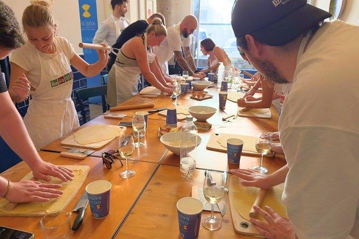 ローマでプロセッコとパスタとティラミスの料理教室