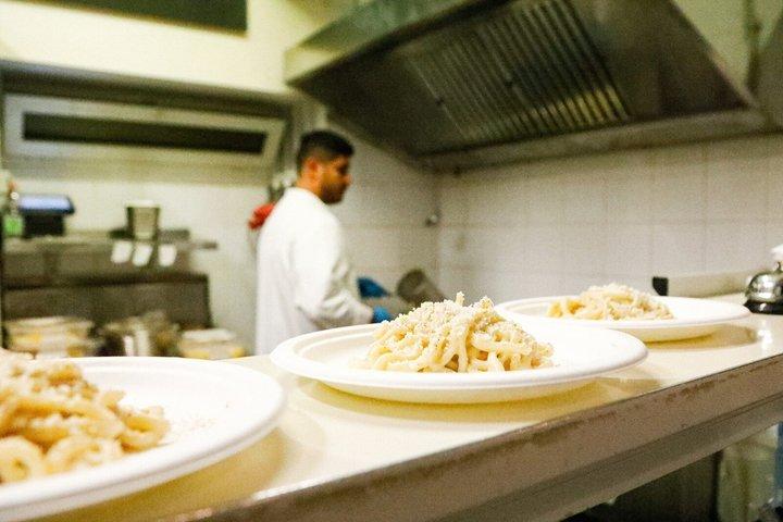 古代ローマの中心部でのパスタ、ピザ、ジェラートのグルメ ツアー