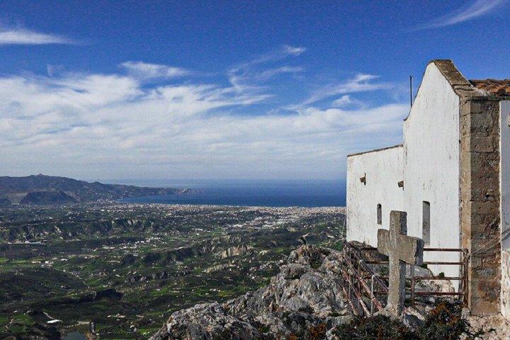 Privat smagning af vin og olivenolie i Giouhtas Mountain med frokost