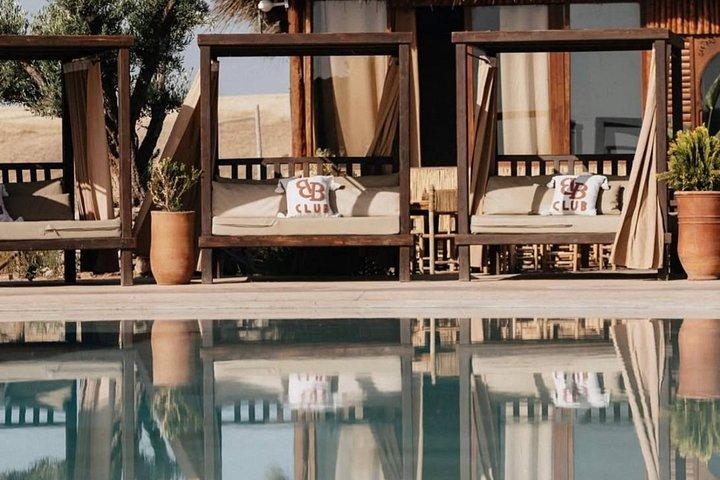Agafay Desert Luxury Pool Lunch or Pool Dinner Show Private