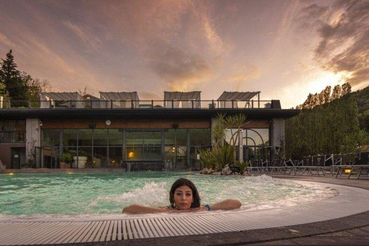 25 - Minute Massage, 2 Hours in the Thermal Pool & Aperitif