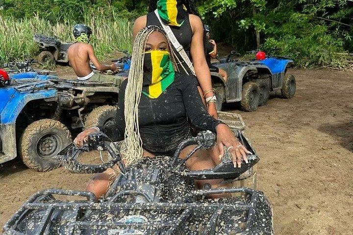 プライベートジャマイカアドベンチャー：ATV、ジップライン＆ダンズリバーフォールズ