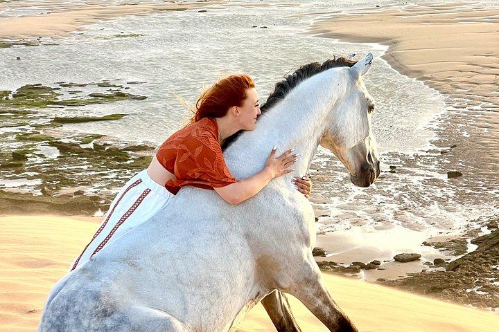 エッサウイラでお土産の写真とビデオで乗馬