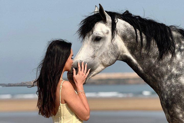 エッサウイラでお土産の写真とビデオで乗馬